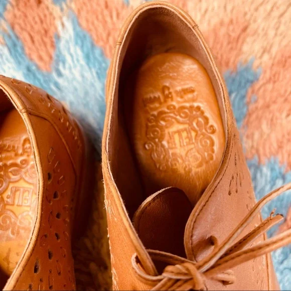 ELF Heartbreak Leather Oxfords size 8
Never worn - Picture 3 of 15